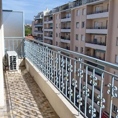 Apartment 65 M With Balcony Near The Sea Апартаменты *